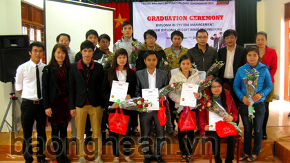 Nghean-Aptech trao bằng tốt nghiệp chương trình đào tạo Lập trình viên quốc tế