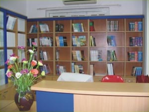 Thư viện với hàng nghìn đầu sách tiếng Anh, tiếng Việt chuyên ngành CNTT
